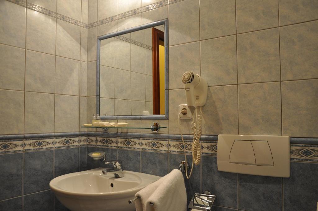 Doppel- oder Zweibettzimmer